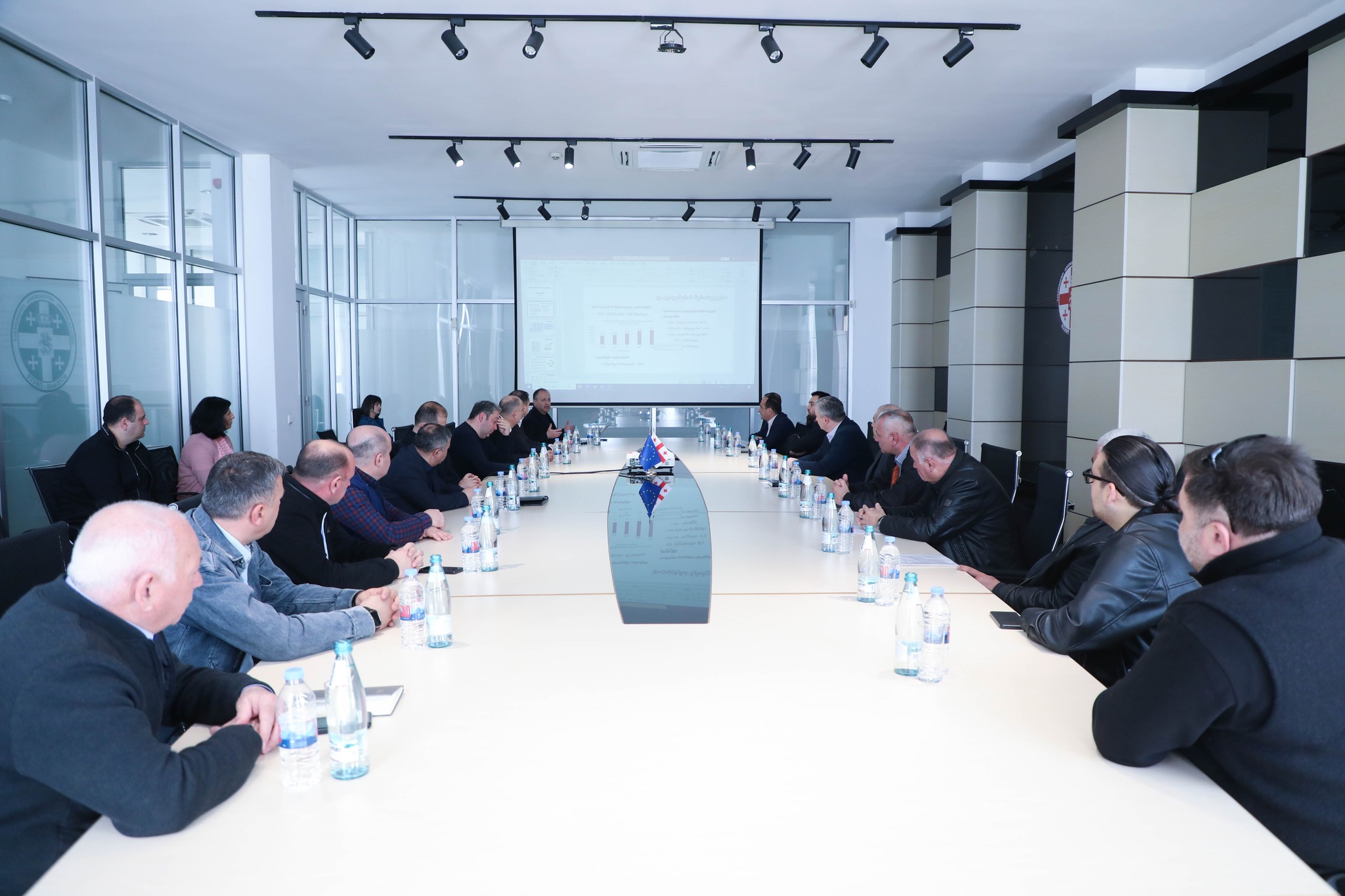 ძაღლების ჰიპერპოპულაციის მართვის რეფორმასთან დაკავშირებით ქვემო ქართლში შეხვედრა გაიმართა