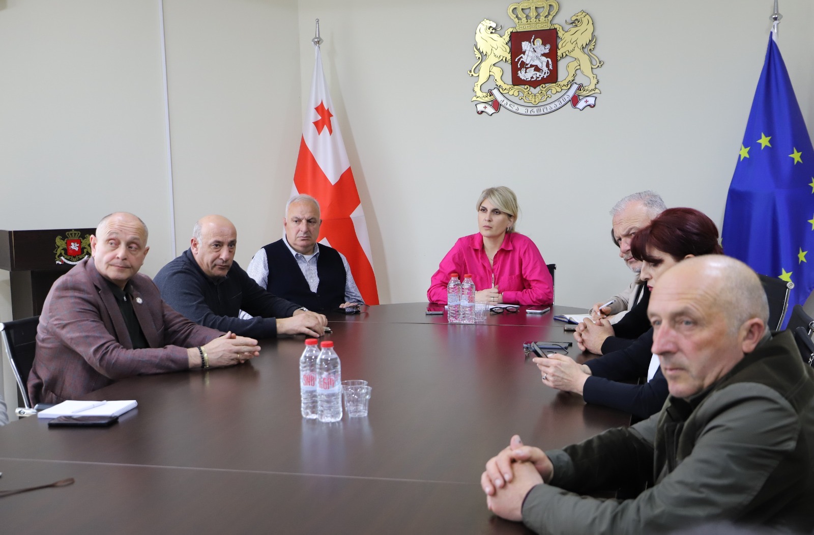 ძაღლების ჰიპერპოპულაციის მართვის რეფორმის გაცნობის მიზნით რაჭა-ლეჩხუმ-ქვემო სვანეთში შეხვედრა გაიმართა