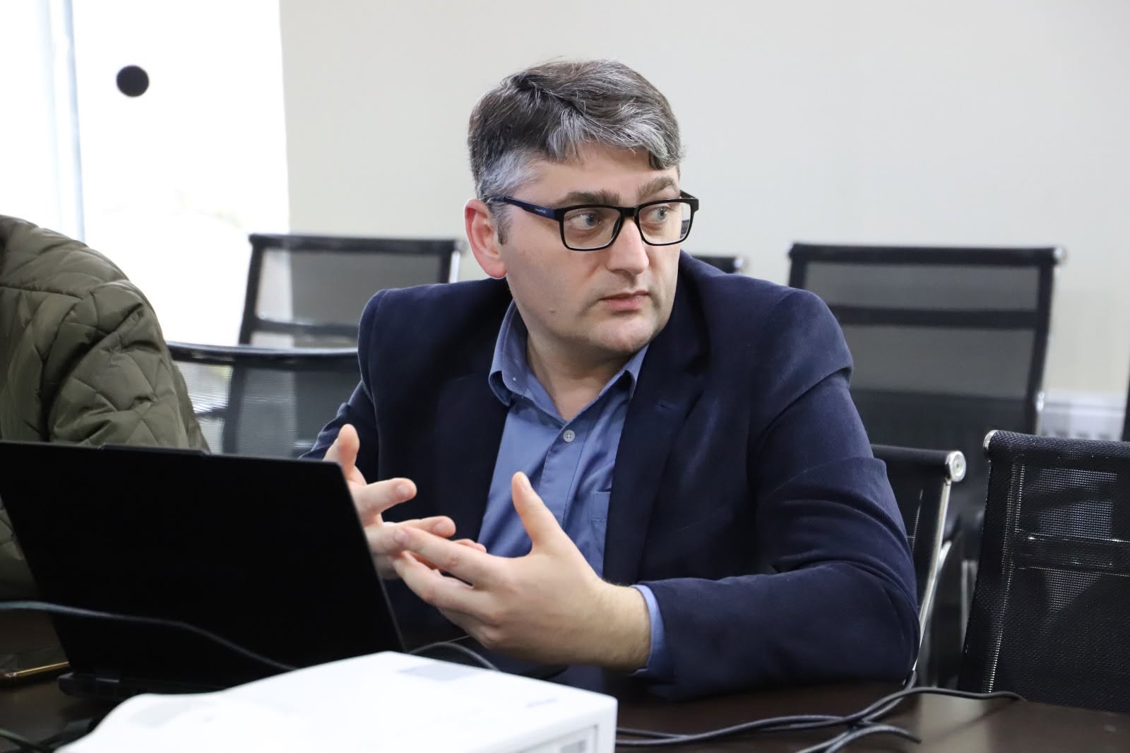 თენგიზ ჩალიგავა: „ცხოველთა ჰიპერპოპულაციის მართვის პროგრამა საერთაშორისო რეკომენდაციების შესაბამისად ხორციელდება 